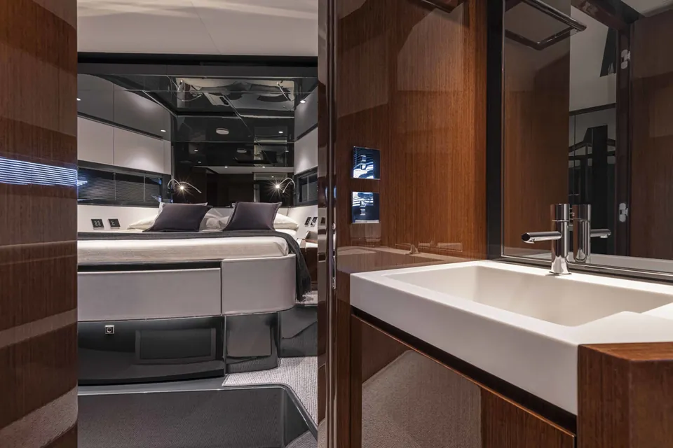 Eos, 2022 Riva 68 Diable, photo 5