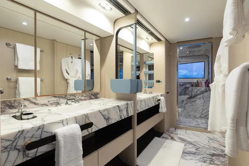 La Mama, 2022 Azimut Grande 32M, photo 8
