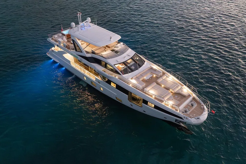 La Mama, 2022 Azimut Grande 32M, photo 16