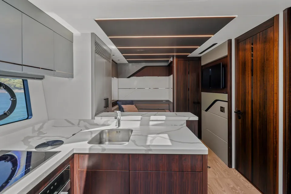 Heather Rose, 2022 Sunseeker Predator 74 XPS, photo 24