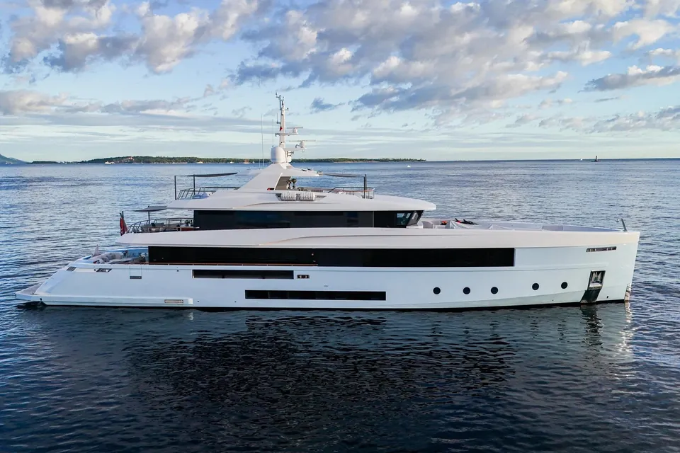 Althea, 2021 Admiral Custom, photo 2