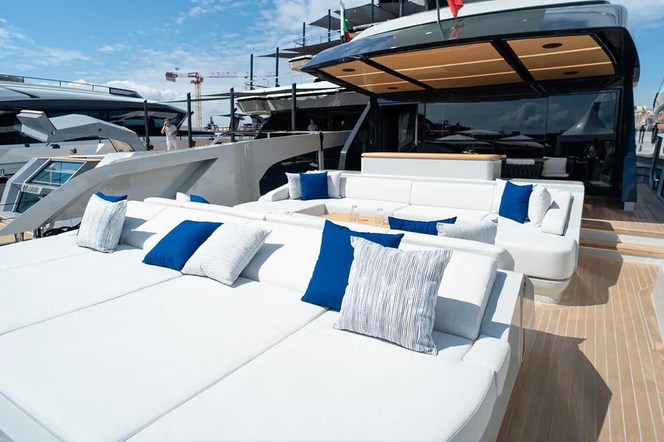 2026 Extra Yachts X90 Fast, photo 11