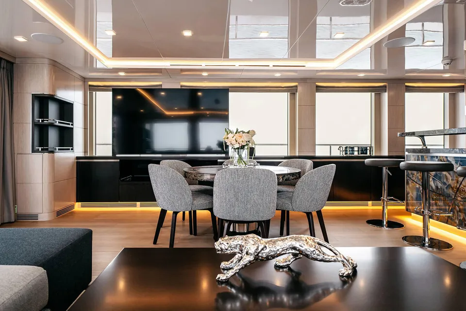 2029 Bering Yachts B145, photo 7