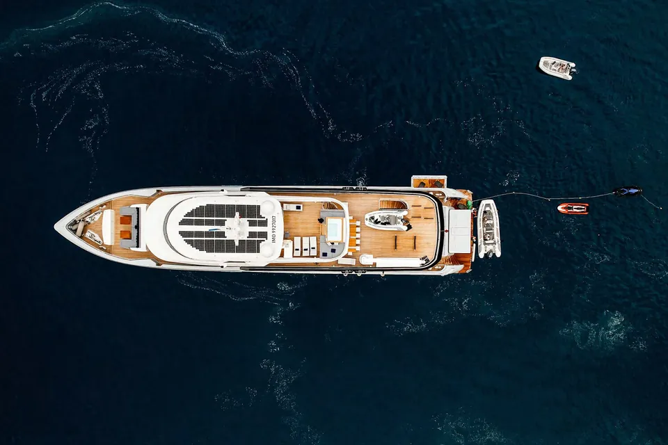 2029 Bering Yachts B145, photo 9