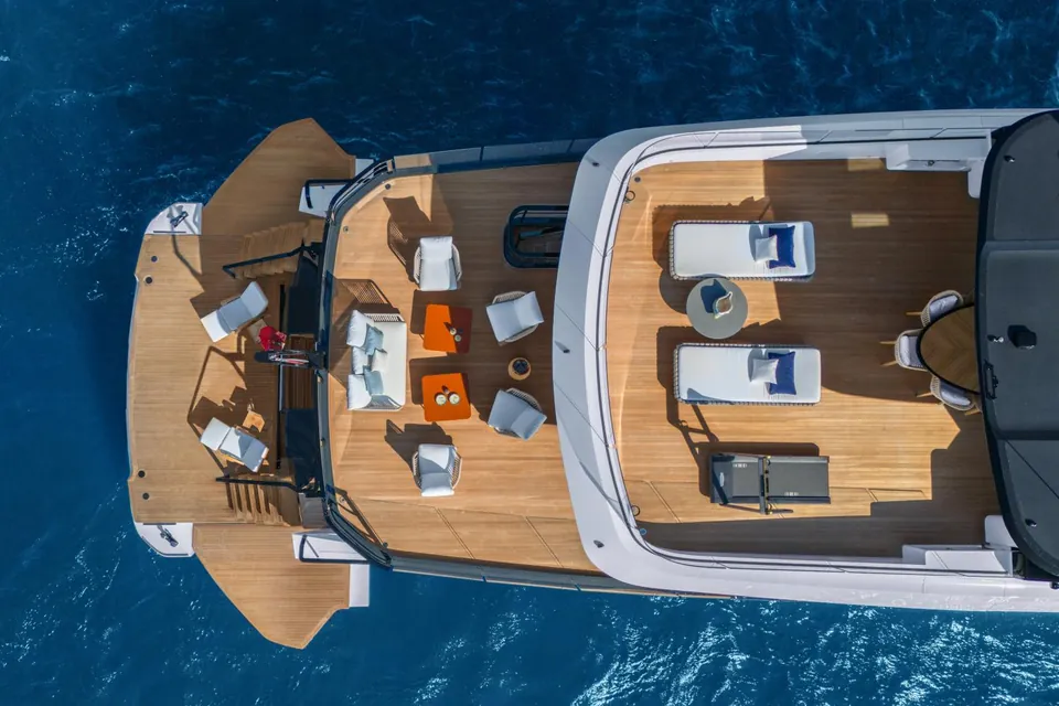 2027 Mangusta Oceano 39, photo 4