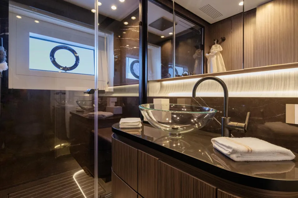 2027 Mangusta Oceano 39, photo 12