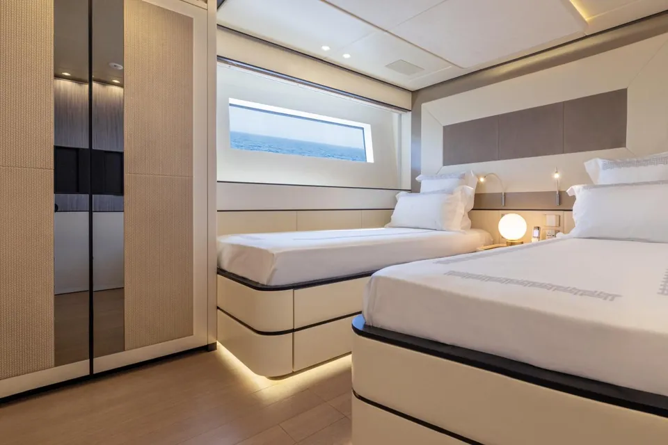 2027 Mangusta Oceano 39, photo 13