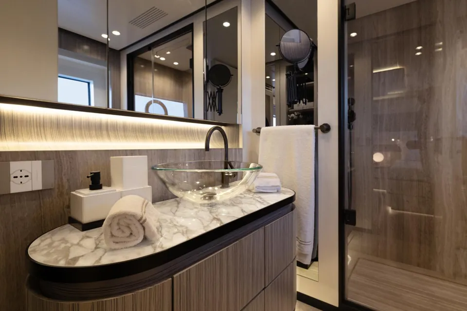 2027 Mangusta Oceano 39, photo 14