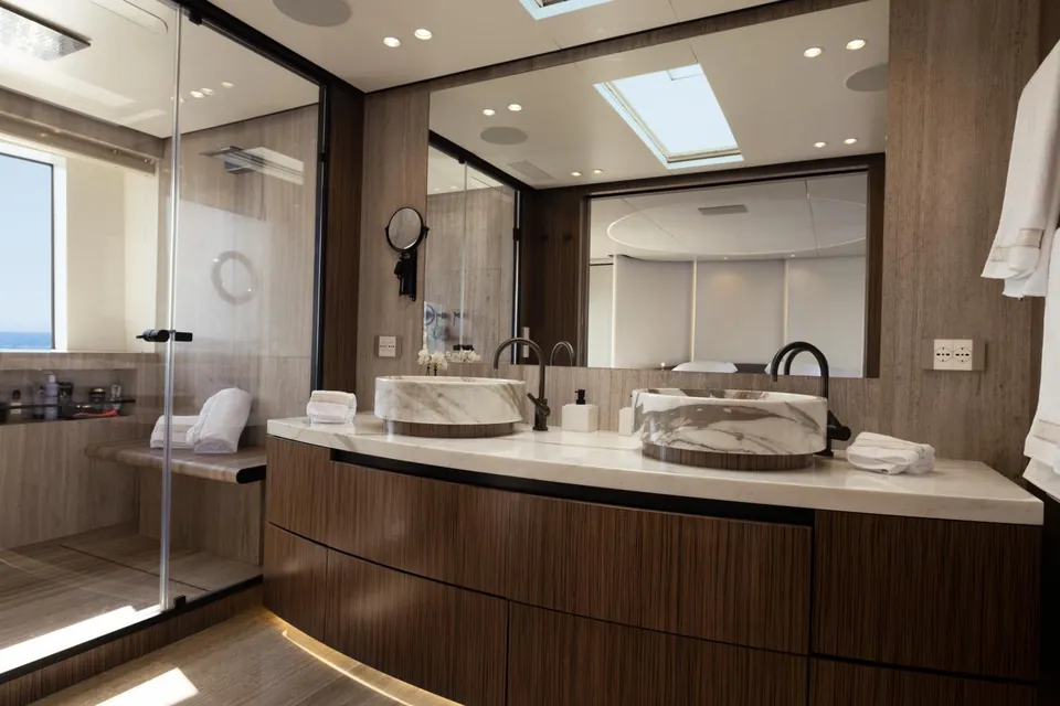 2027 Mangusta Oceano 39, photo 23
