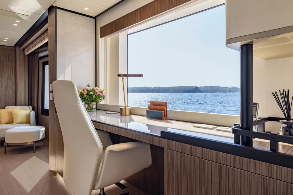 2027 Mangusta Oceano 39, photo 24
