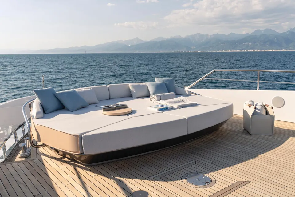 2027 Azimut Grande 38M Tri-Deck, photo 3