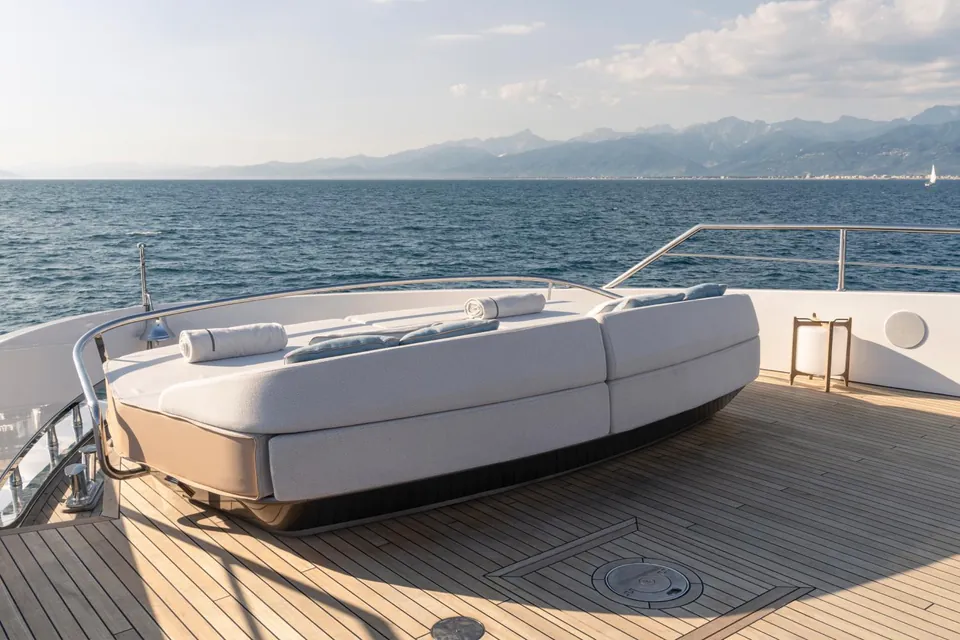 2027 Azimut Grande 38M Tri-Deck, photo 4
