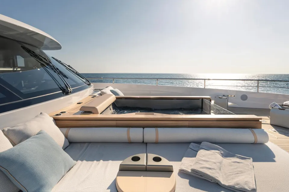 2027 Azimut Grande 38M Tri-Deck, photo 6