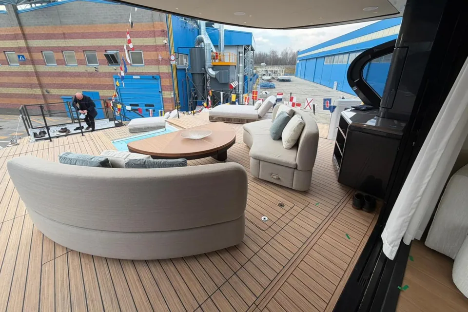2026 Azimut Seadeck 9, photo 10