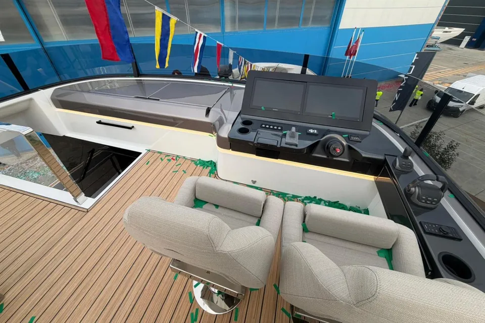 2026 Azimut Seadeck 9, photo 11