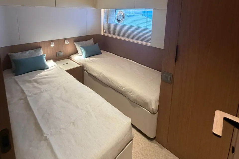 2026 Azimut Seadeck 9, photo 22