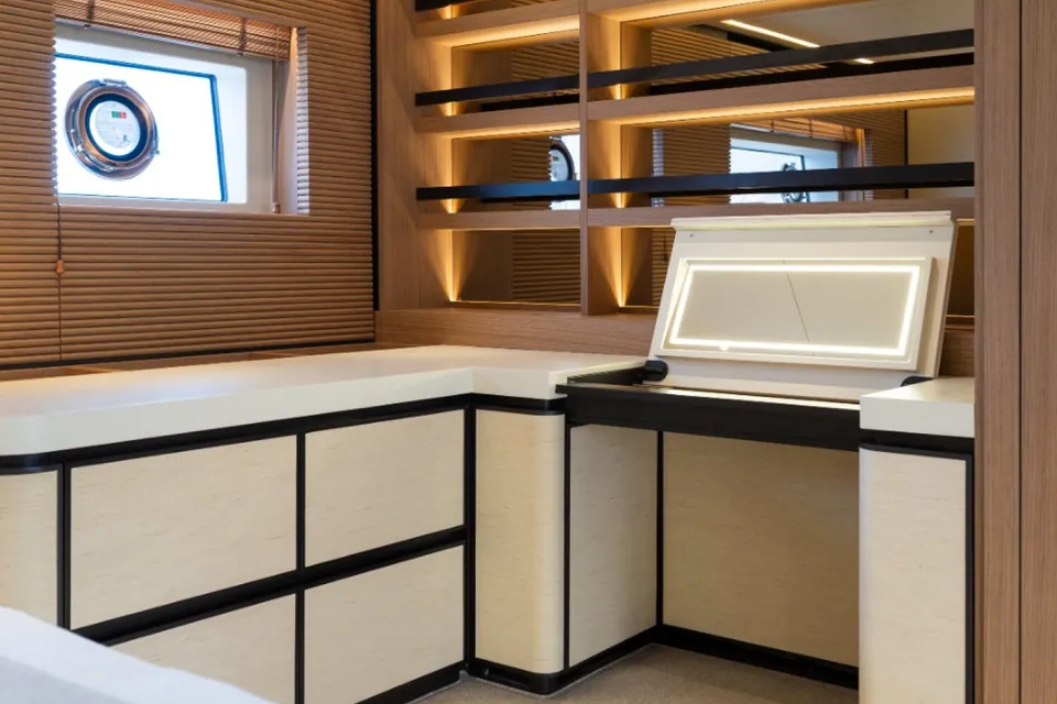 2026 Azimut Seadeck 9, photo 24