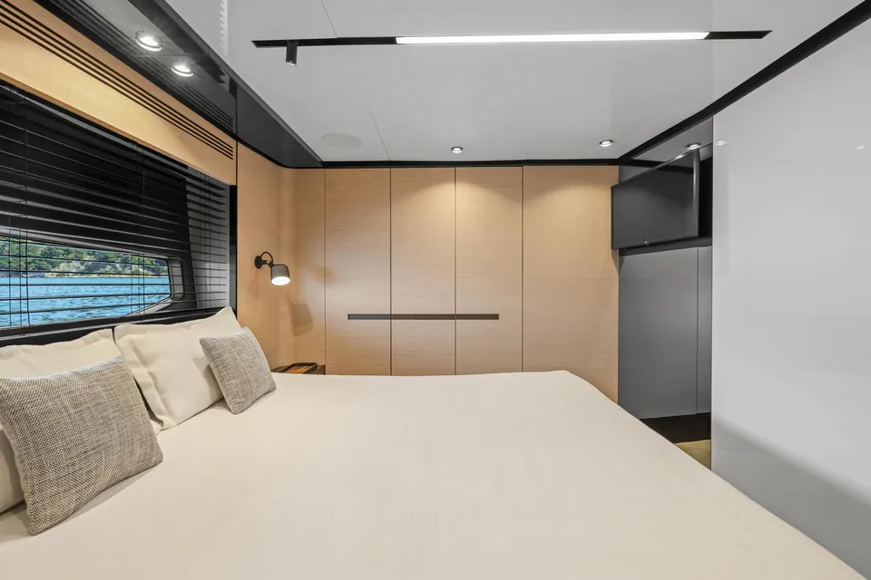 Yb, 2019 Azimut S10, photo 18