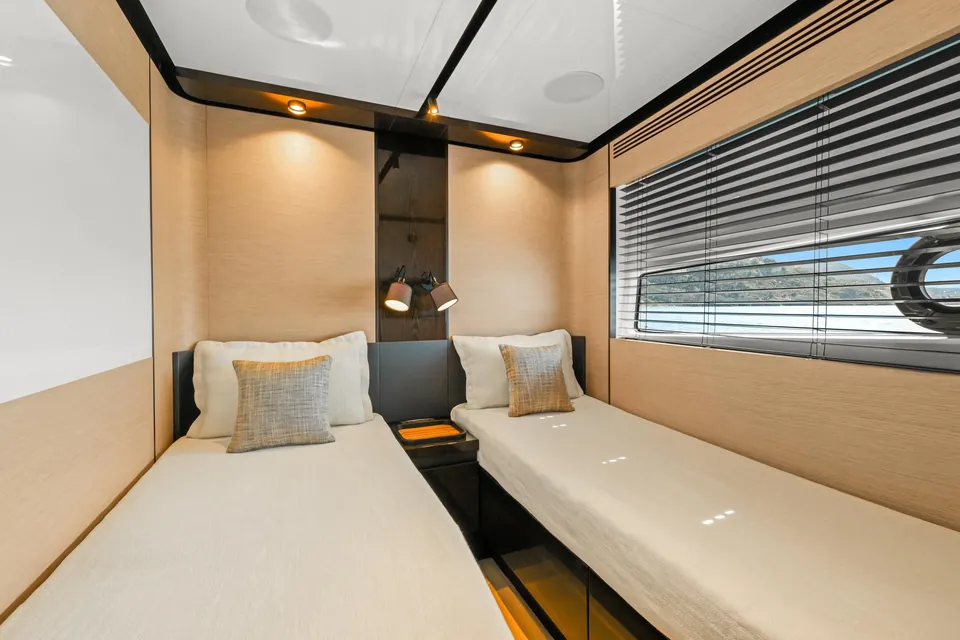 Yb, 2019 Azimut S10, photo 19