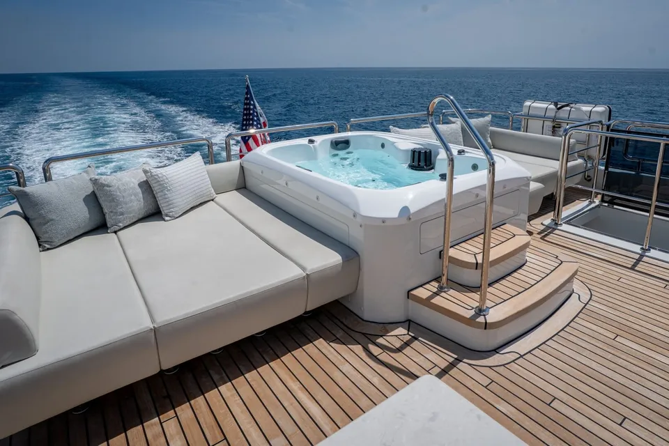 Cool Change, 2025 Ocean Alexander 32L, photo 3