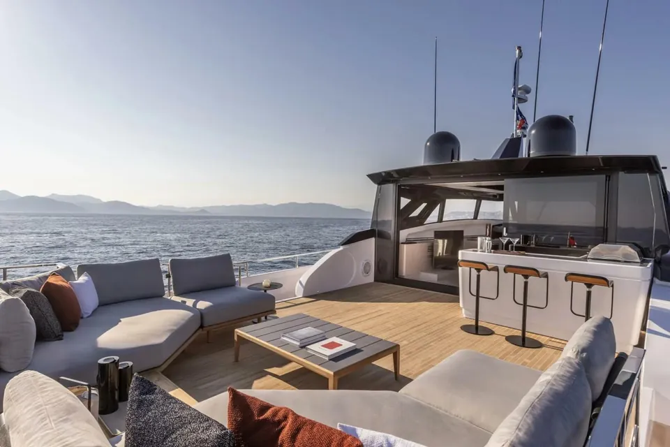 2022 Ferretti 1000 Skydeck, photo 3