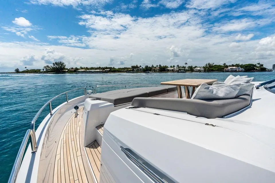 Dolce Far Niente, 2026 Sunseeker 88 Yacht, photo 3