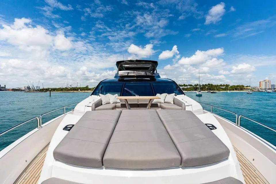 Dolce Far Niente, 2026 Sunseeker 88 Yacht, photo 5