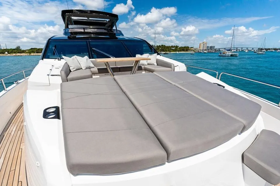 Dolce Far Niente, 2026 Sunseeker 88 Yacht, photo 6