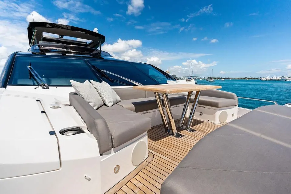 Dolce Far Niente, 2026 Sunseeker 88 Yacht, photo 7