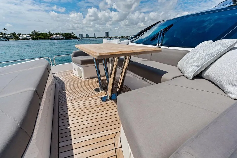 Dolce Far Niente, 2026 Sunseeker 88 Yacht, photo 9
