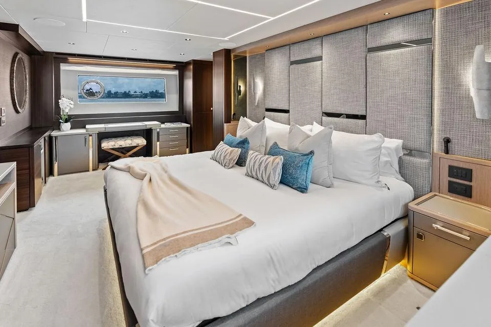 Dolce Far Niente, 2026 Sunseeker 88 Yacht, photo 12