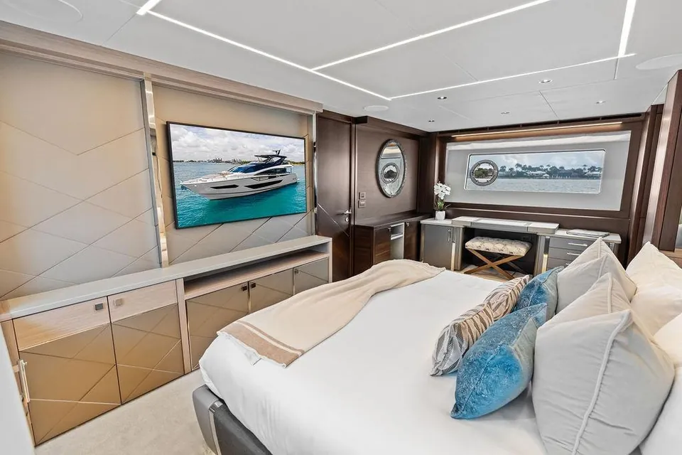 Dolce Far Niente, 2026 Sunseeker 88 Yacht, photo 13