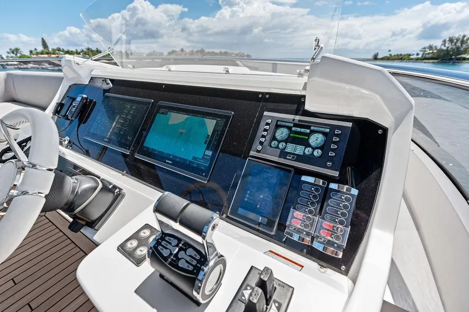 Dolce Far Niente, 2026 Sunseeker 88 Yacht, photo 43