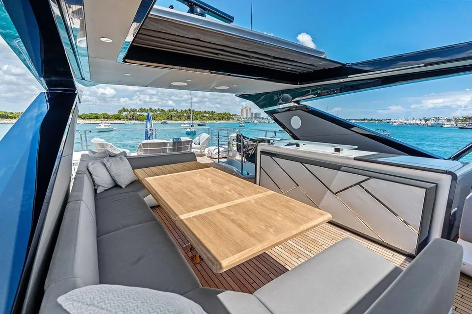 Dolce Far Niente, 2026 Sunseeker 88 Yacht, photo 44
