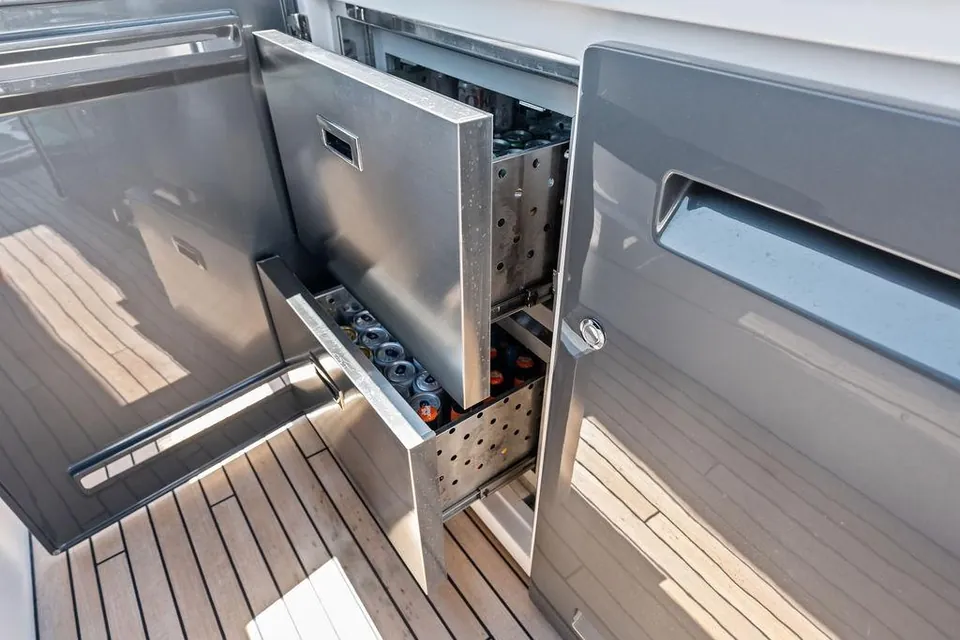 Dolce Far Niente, 2026 Sunseeker 88 Yacht, photo 49