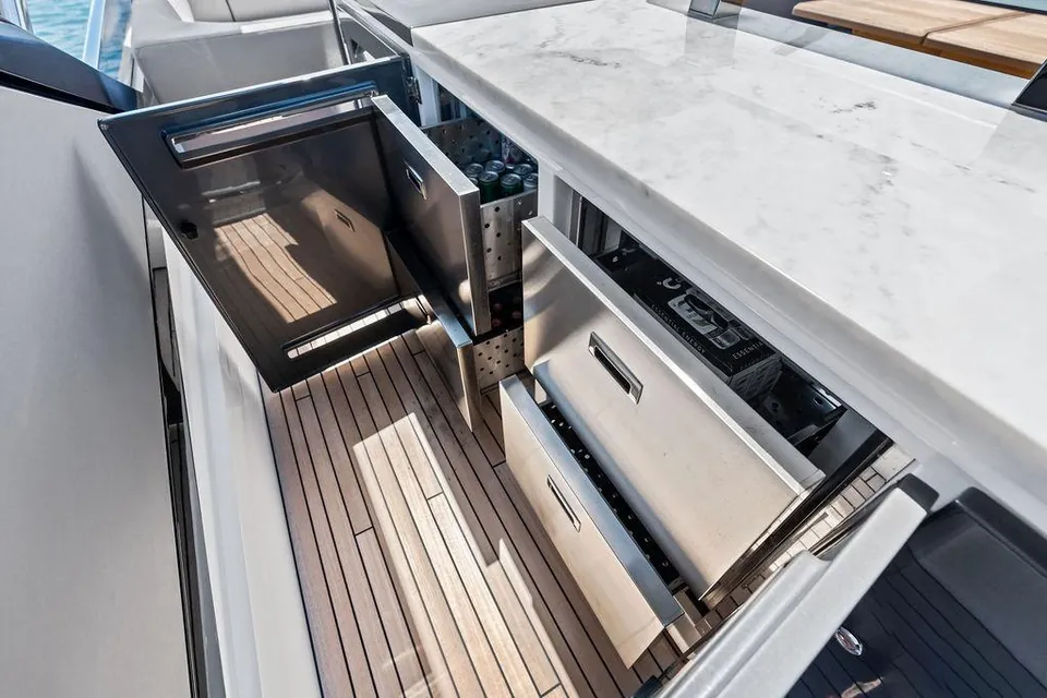 Dolce Far Niente, 2026 Sunseeker 88 Yacht, photo 50