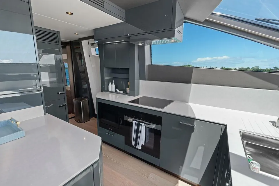 Dolce Far Niente, 2026 Sunseeker 88 Yacht, photo 64