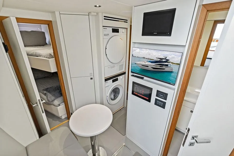 Dolce Far Niente, 2026 Sunseeker 88 Yacht, photo 90