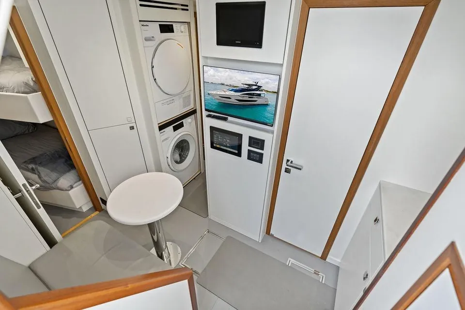 Dolce Far Niente, 2026 Sunseeker 88 Yacht, photo 96