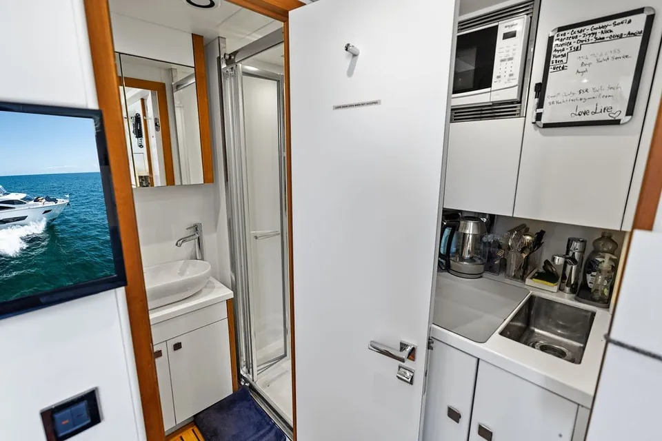 Sea Zar, 2019 Sunseeker 86 Yacht, photo 17