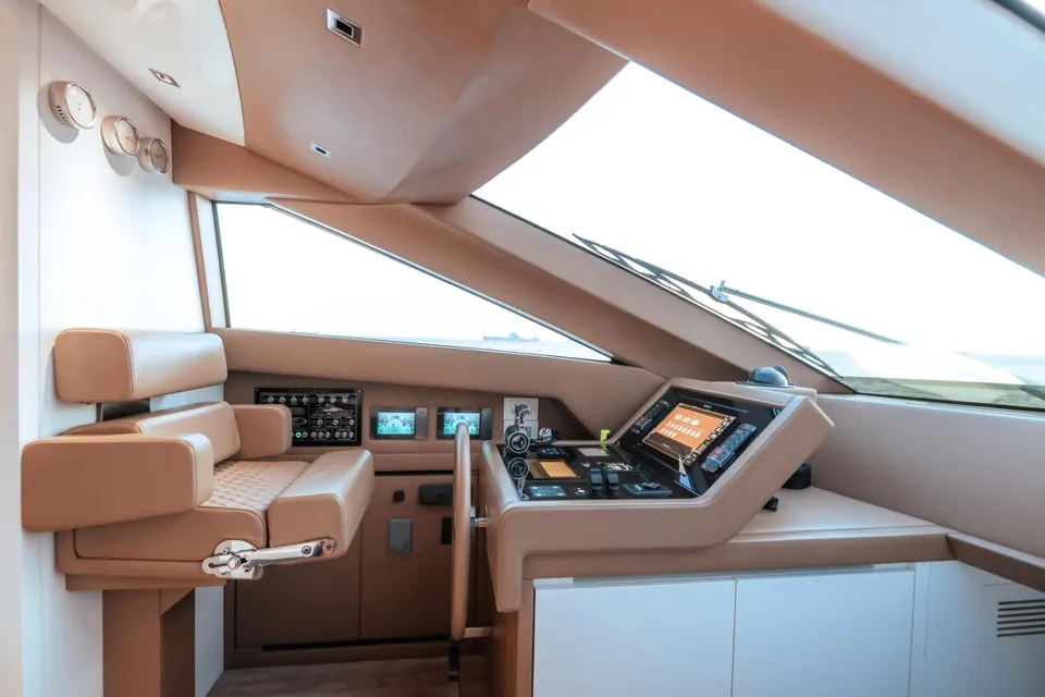 TNT Leisure, 2019 Sanlorenzo SL86, photo 9