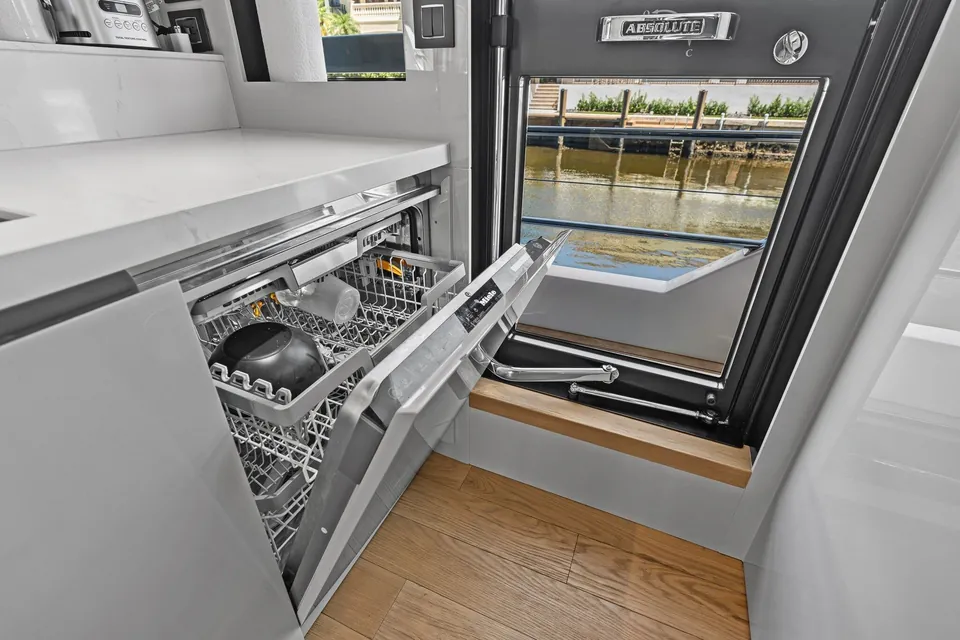 R Boat, 2023 Absolute Yachts Navetta 75, photo 12