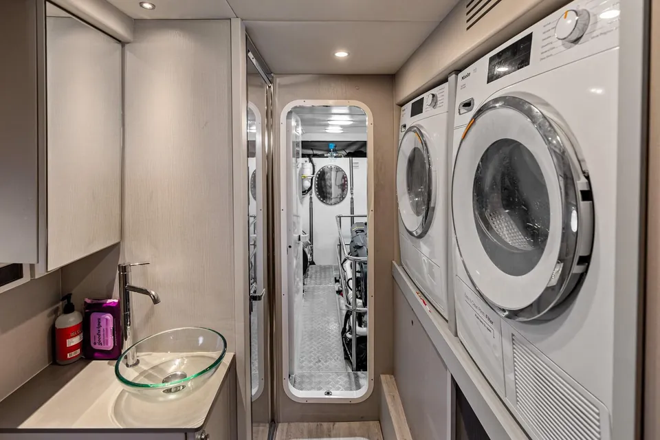 R Boat, 2023 Absolute Yachts Navetta 75, photo 95