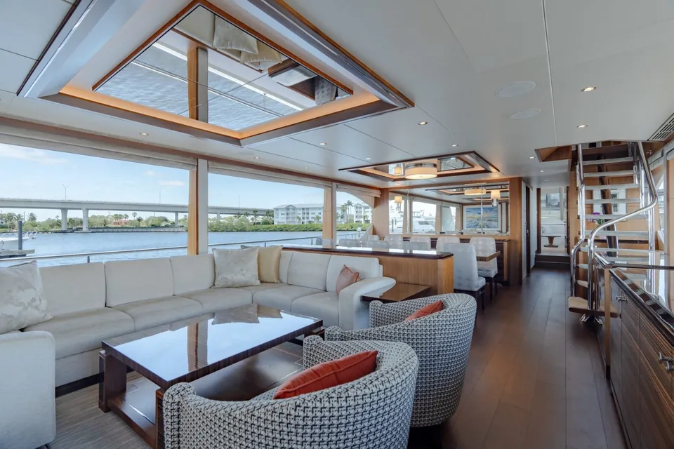 Zephyr, 2019 Ocean Alexander 100 Motoryacht, photo 2