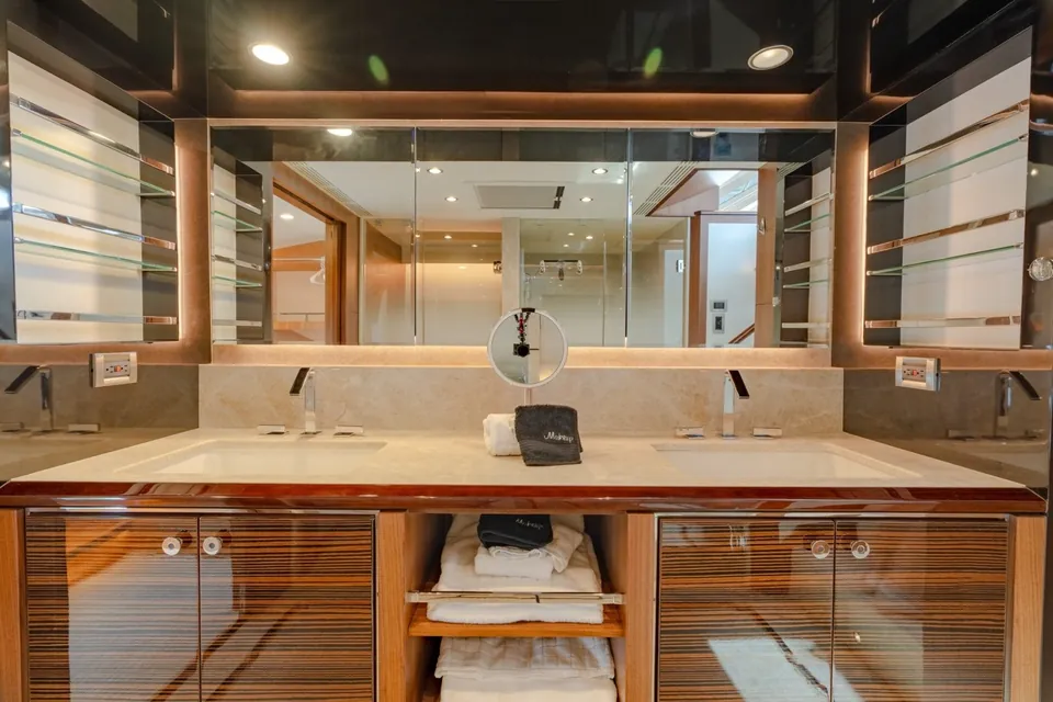 Zephyr, 2019 Ocean Alexander 100 Motoryacht, photo 4