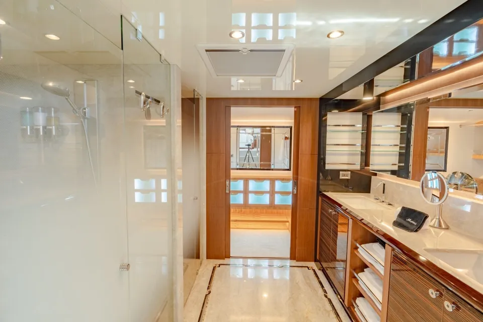 Zephyr, 2019 Ocean Alexander 100 Motoryacht, photo 6