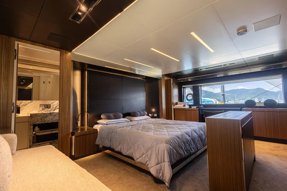 2018 Riva 100 Corsaro, photo 11