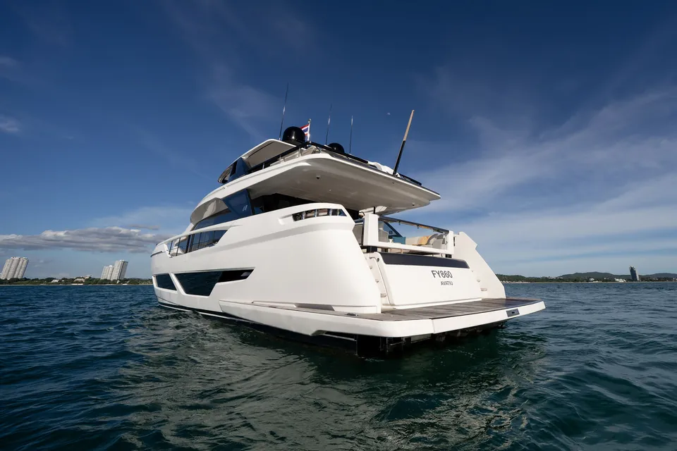 2023 Ferretti 860, photo 6