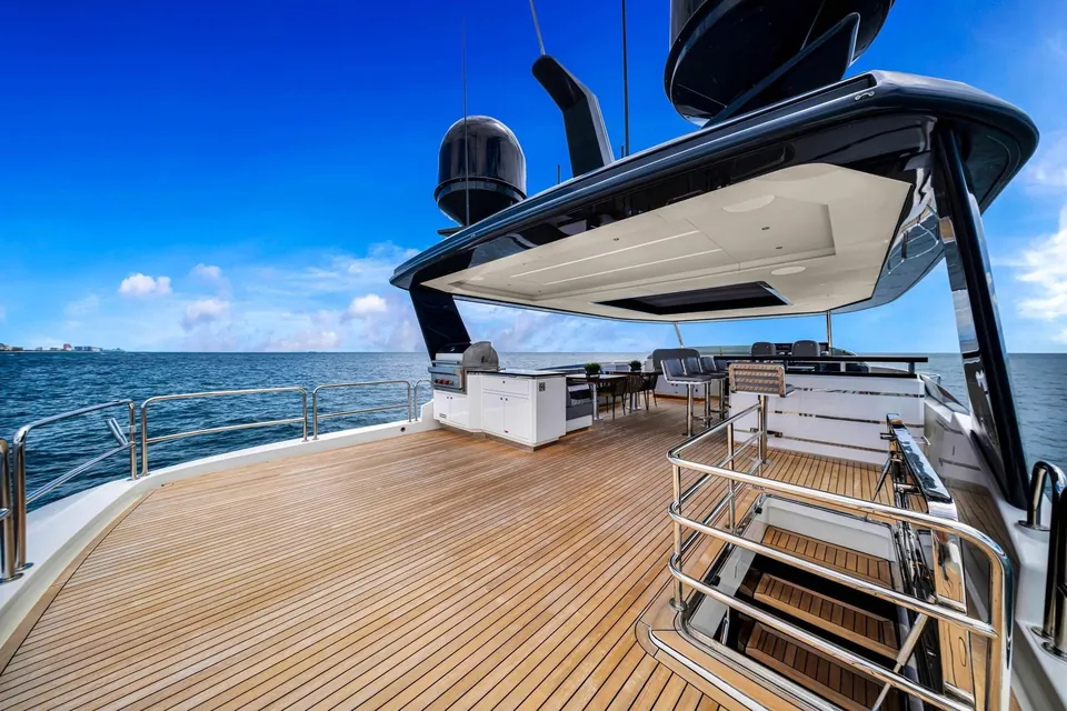 My Way, 2021 Sirena Yachts 88, photo 10