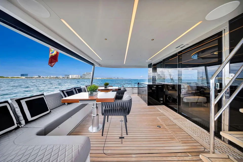 My Way, 2021 Sirena Yachts 88, photo 4
